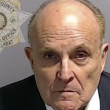 Les autorités ont pris les empreintes digitales et la photographie de Rudy Giuliani à la prison du comté de Fulton.